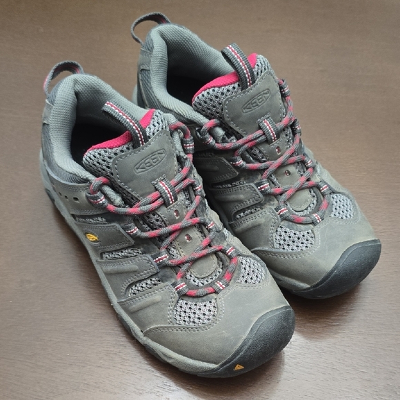 KEEN Women's 6.5 Charcoal & Fuchsia Trail Shoes - Picture 1 of 7